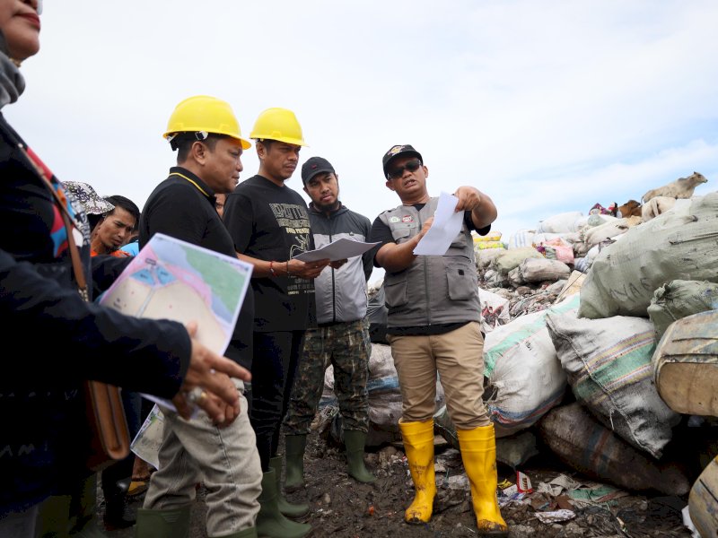 Pj Sekda Makassar Firman Pagarra memantau pengelolaan TPA Antang. Tim Verifikasi Adipura merespon baik perubahan pengelolaan TPA yang dinilai semakin baik saat ini. @Jejakfakta/dok. Pemkot Makassar