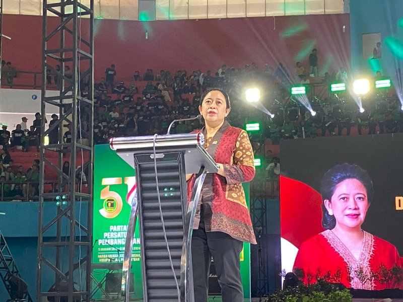 Ketua DPP PDI Perjuangan, Puan Maharani  saat menyampaikan sambutan di Harlah Partai Persatuan Pembangunan (PPP) ke 51 tahun di GOR Sudiang, Makassar, Sabtu (27/1/2024). @Jejakfakta/Atri