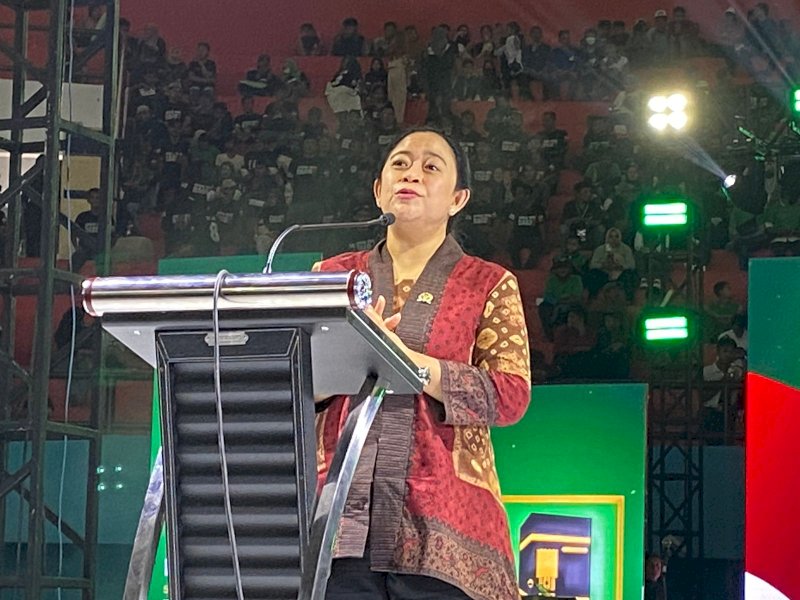 Ketua DPP PDI Perjuangan, Puan Maharani saat menyampaikan sambutan di Harlah Partai Persatuan Pembangunan (PPP) ke 51 tahun di GOR Sudiang, Makassar, Sabtu (27/1/2024). @Jejakfakta/Atri