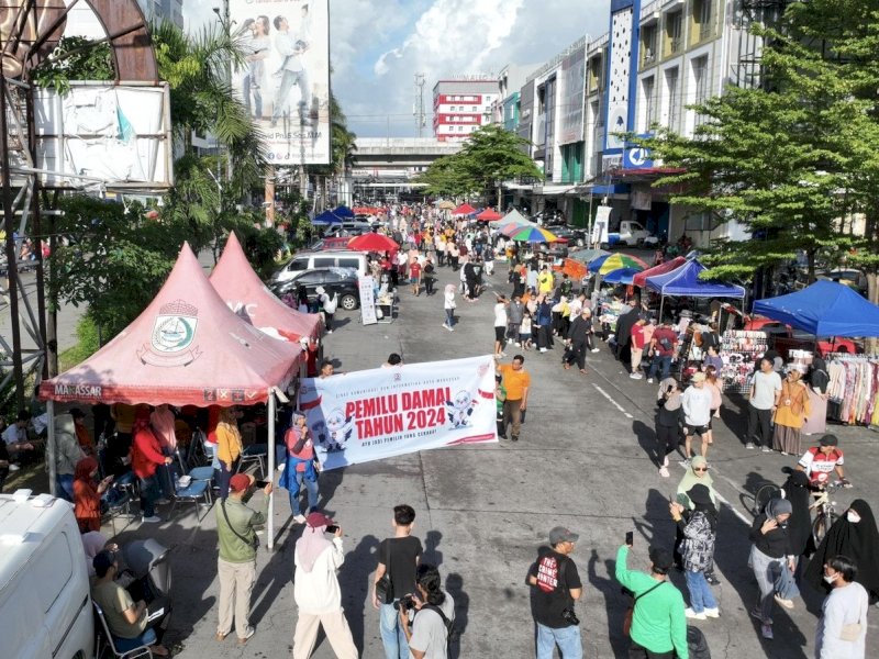 Dinas Komunikasi dan Informatika (Diskominfo) Kota Makassar sosialisasi Pemilu Damai di kawasan Car Free Day (CFD) Jalan Boulevard, Minggu (28/1/2024). @Jejakfakta/dok. Diskominfo Makassar