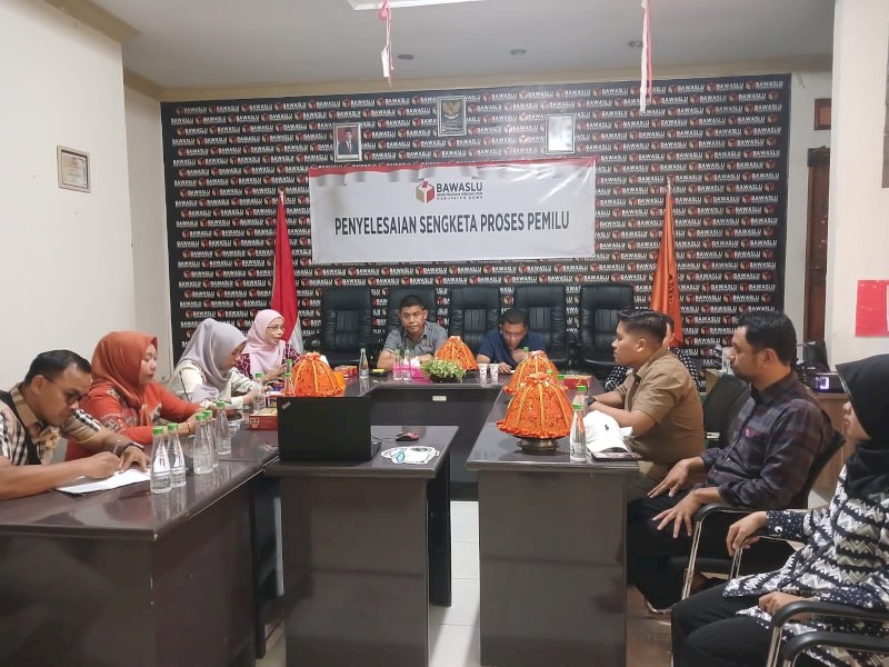 Proses penyelesaian sekketa pemilu di Badan Pengawas Pemilu (Bawaslu) Kabupaten Gowa terkait dua orang oknum ASN atas dugaan pelanggaran pemilu ke Komisi Aparatur Sipil Negara (KASN). @Jejakfakta/dok. Bawaslu Gowa