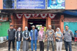 DKP Provinsi Sulsel Lakukan Periksa Keamanan dan Izin Edar Pangan Segar di Pasar Sambung Jawa