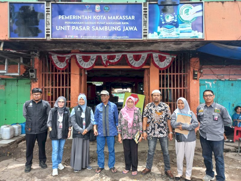 Dinas Ketahanan Pangan (DKP) Sulsel melakukan pemeriksaan dan pengawasan keamanan pangan dan pendataan registrasi atau izin edar terhadap Pangan Segar di Pasar Sambung Jawa, Makassar, Kamis (1/2/2024). @Jejakfakta/dok. ist.