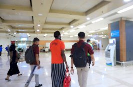 Tidak Punya Uang Perpanjang Visa, Rudenim Makassar Deportasi Pesepakbola Tarkam Asal Negeria