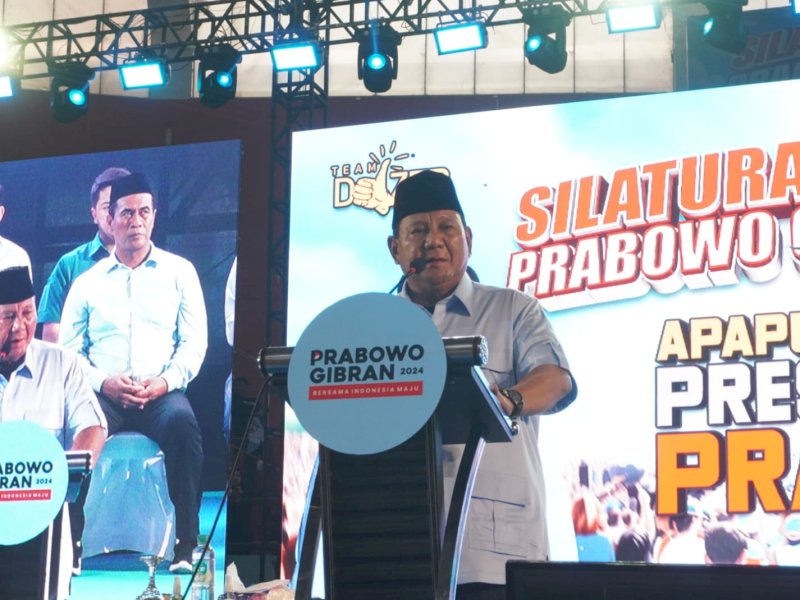 Calon Presiden (Capres) nomor urut 2, Prabowo Subianto saat menghadiri silaturahmi relawan Prabowo Gibran Se-Sulsel yang digelar di GOR Sudiang, Makassar, Jumat (2/1/2024). @Jejakfakta/Atri