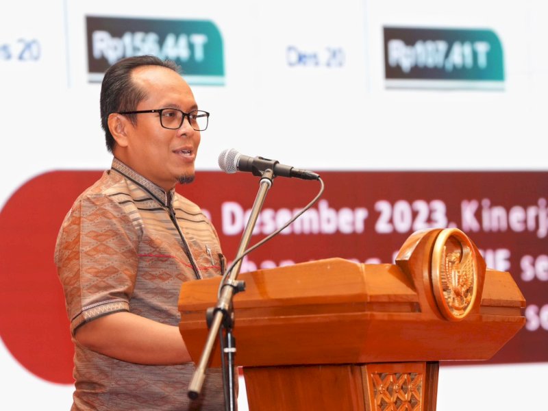 Deputi Direktur Layanan Manajemen Strategis dan Koordinasi Regional Kantor OJK Provinsi Sulselbar, Bondan Kusuma, pada Silaturahmi Pj Gubernur Sulsel bersama Pimpinan Bank dan OPD Lingkup Pemprov Sulsel, di Aula Tudang Sipulung, Rumah Jabatan Gubernur Sulsel, Jumat malam (2/2/2024). @Jejakfakta/dok. Humas Pemprov Sulsel