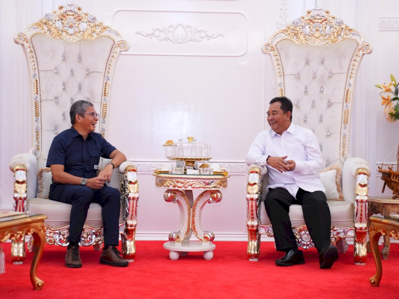 Penjabat Gubernur Sulsel, Bahtiar Baharuddin, saat menerima kunjungan Direktur Utama Holding PT Perkebunan Nusantara 1 Jakarta, Teddy Yuniman Danas, di Rumah Jabatan Gubernur Sulsel, Jumat (2/2/2024). @Jejakfakta/dok. Humas Pemprov Sulsel