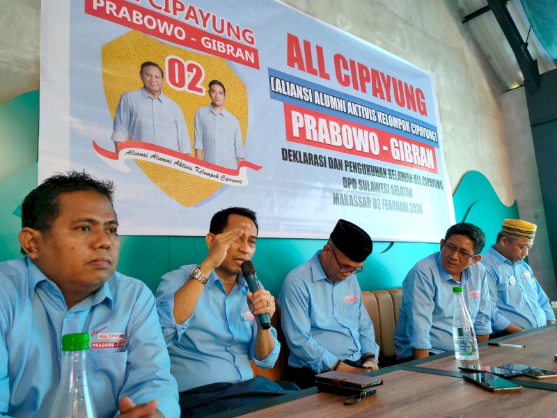 Aliansi Alumni Aktivis Kelompok (All) Cipayung Sulawesi Selatan (Sulsel) melakukan deklarasi mendukung pasangan calon presiden (capres) dan calon wakil presiden (cawapres) nomor urut 2 Prabowo-Gibran di Pilpres 2024. @Jejakfakta/Atri