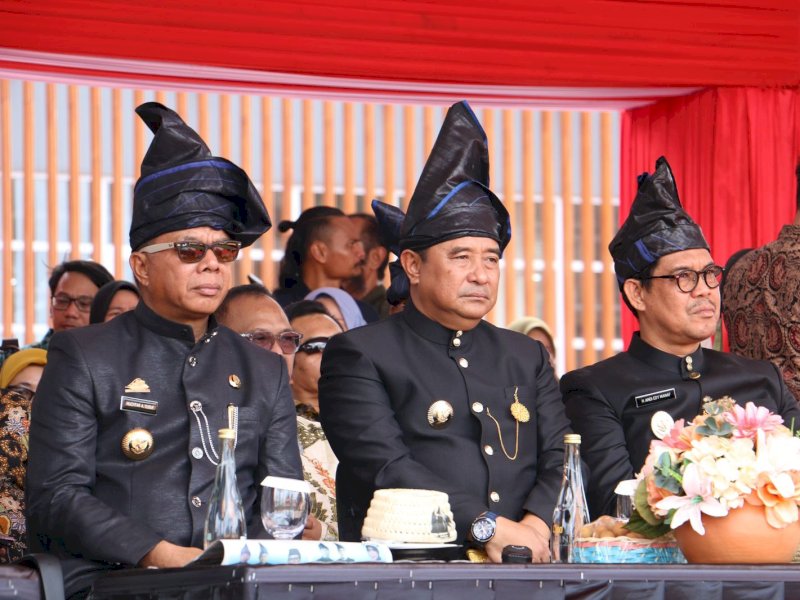 Penjabat (Pj) Gubernur Sulawesi Selatan (Sulsel) Bahtiar Baharuddin mengahdiri puncak perayaan Hari Jadi Bulukumba ke-64 di Lapangan Pemuda Bulukumba, Minggu (4/2/2024). @Jejakfakta/dok. Humas Pemkab Bulukumba