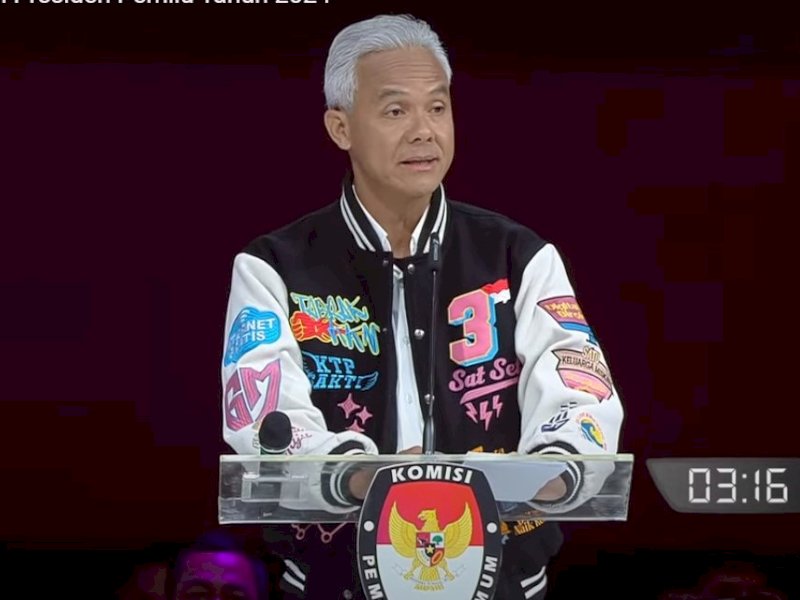 Calon presiden (capres) nomor urut 3, Ganjar Pranowo menyampaikan pandangannya saat Debat Kelima Pilpres 2024 di Balai Sidang Jakarta Convention Center (JCC), Senayan, Jakarta, Minggu (4/2/2024). @Jejakfakta/dok. Tangkapan Layar KPU