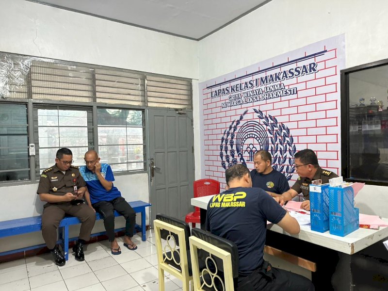 Penyerahan tersangka dan barang bukti tersebut dilaksanakan di Lapas Klas IA Makassar, "Senin (5/1/2024). @Jejakfakta/dok. Ist.