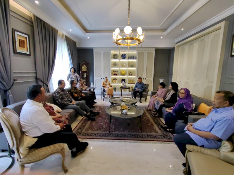 Jusuf Kalla (JK) menerima kunjungan silaturahmi dari sejumlah tokoh yang tergabung dalam Gerakan Nurani Bangsa (GNB) di kediamannya Jl. Brawijaya no 6 Kebayoran Baru Jakarta Selatan, Rabu (7/2/2024). @Jejakfakta/dok. Ist.