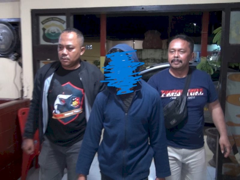 Pria berinisial M (37) di Kota Makassar, Sulawesi Selatan (Sulsel) diringkus polisi usai melakukan tindak pidana pencurian motor di TPI Paotere Makassar. @Jejakfakta/dok. Polsek Ujung Tanah