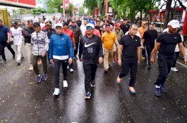 Cooling Down Jelang Pemilu 2024, Pj Gubernur Sulsel Inisiasi Jalan Sehat dan Bakti Sosial di Pantai Losari