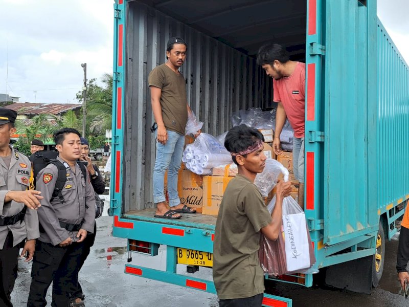 KPU Makassar distribusi logistik Pemilu ke Kecamatan Kepulauan Sangkarrang Kota Makassar, Minggu (11/1/2024). @Jejakfakta/Atri