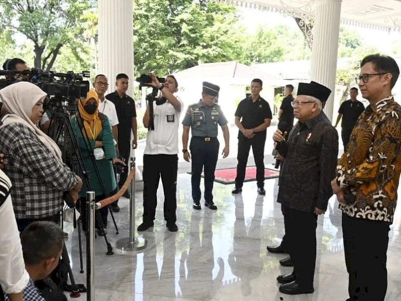 Wakil Presiden (Wapres) Ma&rsquo;ruf Amin aat memberikan keterangan pers kepada awak media usai menghadiri acara Rapat Koordinasi Nasional Komisi Perempuan, Remaja, dan Keluarga (KPRK) MUI di Istana Wapres, Jakarta Pusat, Senin (12/02/2024). @Jejakfakta/dok. BPMI Setwapres
