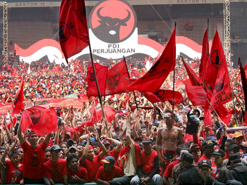 Ilustrasi. Massa menghadiri kampanye PDIP. Foto: EPA/Barbara Walton