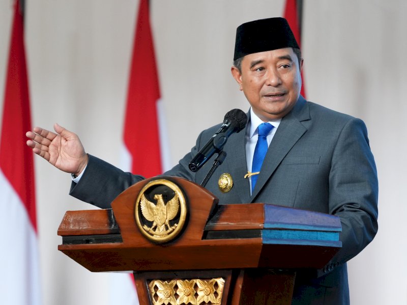 Penjabat Gubernur Sulsel, Bahtiar Baharuddin, memberikan sambutaan saat menghadiri peringatan HUT Kota Parepare ke-64, yang dipusatkan di Gedung Auditorium IAIN Kota Parepare, Minggu (18/2/2024). @Jejakfakta/dok. Humas Pemprov Sulsel