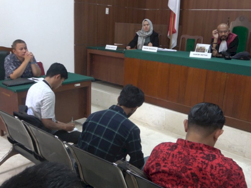 Sidang Gugatan hukum pejabat publik terhadap dua media online dan wartawan di Pengadilan Negeri (PN) Makassar kembali berlanjut, Selasa (20/2/2024). @Jejakfakta/dok. LBH Pers