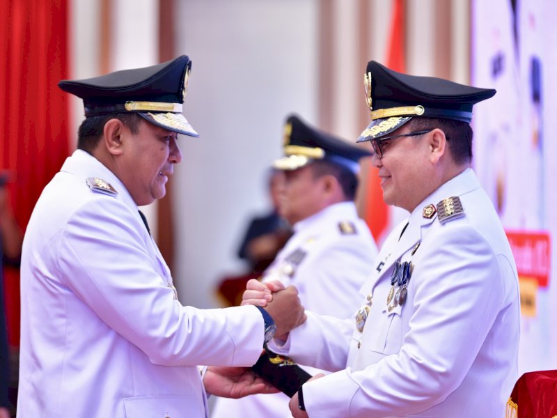 Penjabat (Pj) Gubernur Sulawesi Selatan Bahtiar Baharuddin mengambil sumpah jabatan dan pelantikan Penjabat Bupati Luwu dan Penjabat Bupati Wajo, di Baruga Tudang Sipulung, Rabu (21/2/2024).&nbsp;@Jejakfakta/dok. Humas Pemprov Sulsel