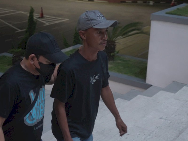 T, Mantan Kepala Desa Nepo, Kecamatan Wonomulyo, Kabupaten Polewali Mandar ditangkap tim Kejati Sulsel usai jadi buronan kasus korupsi dana desa. @Jejakfakta/dok. Ist.