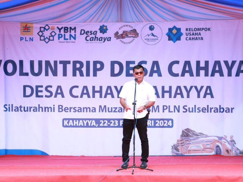 Bupati Bulukumba Andi Muchtar Ali Yusuf membuka kegiatan Voluntrip Desa Cahaya Yayasan Baitul Maal (YBM) PLN Sulselrabar di Desa Kahayya, Kecamatan Kindang, Kamis (22/2/2024). @Jejakfakta/dok. Humas Pemkab Bulukumba 