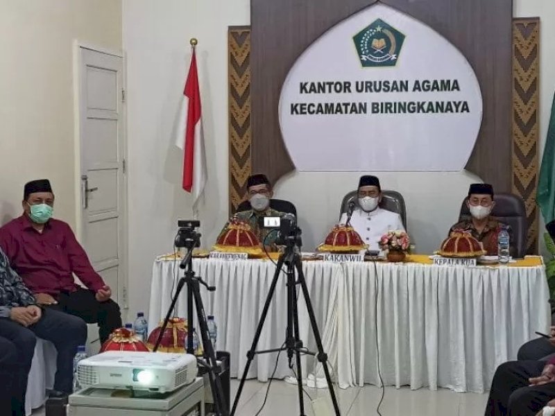 Menteri Agama Yaqut Cholil Qoumas menjadikan Kantor Urusan Agama (KUA) Biringkanaya, Makassar satu dari beberapa KUA di Indonesia sebagai percontohan dalam pengembangan dan pelayanan keagamaan. (Sumber foto: ANTARA, 30 Mei 2021).