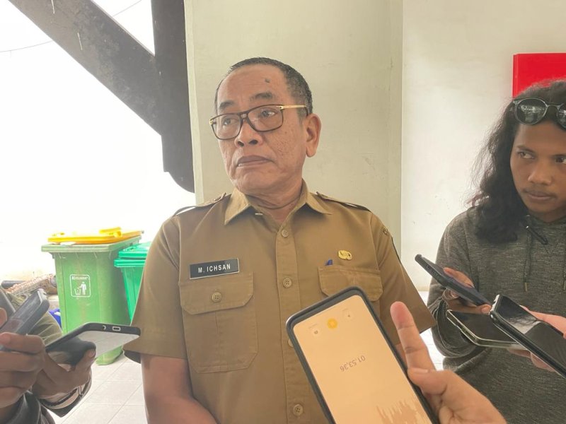 Plh Asisten II Biro Perekonomian Pemprov Sulsel, Ichsan Mustari memberikan keterangam kepada wartawan terkait kenaikan harga beras di Sulsel, Selasa (27/2/2024). @Jejakfakta/Atri