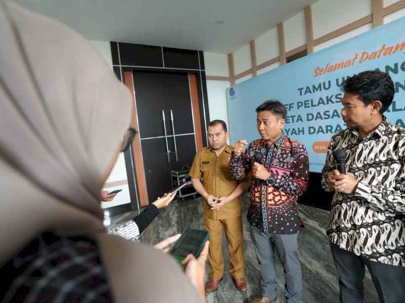  Badan Informasi dan Geospasial (BIG) menggelar acara Sosialisasi Pelaksanaan Penyediaan Peta Dasar Skala Besar Wilayah Darat Pulau Sulawesi di The Rinra Hotel Makassar, Selasa (27/02/2024). @Jejakfakta/dok. Humas Pemprov Sulsel