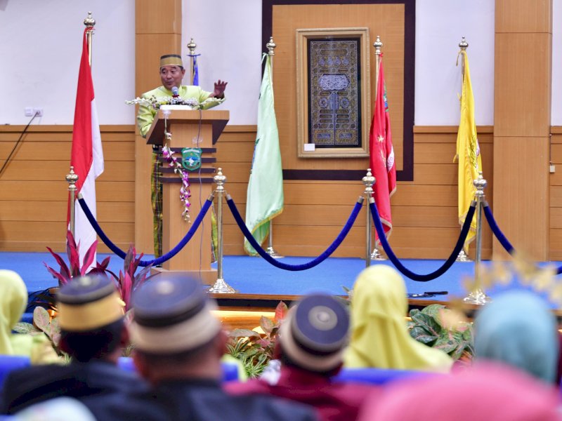 Penjabat (Pj) Gubernur Sulawesi Selatan (Sulsel), Bahtiar Baharuddin, saat menghadiri Hari Ulang Tahun (HUT) Ke-64 Kabupaten Pangkep, di Gedung DPRD Pangkep, Rabu (28/2/2024). @Jejakfakta/dok. Humas Pemprov Sulsel