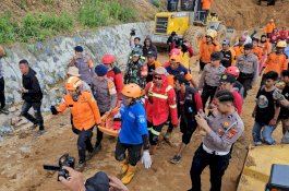 Korban Bencana Longsor di Bastem Luwu Dirujuk ke RSUD Palopo, Mexianus: Cedera Tulang Belakang