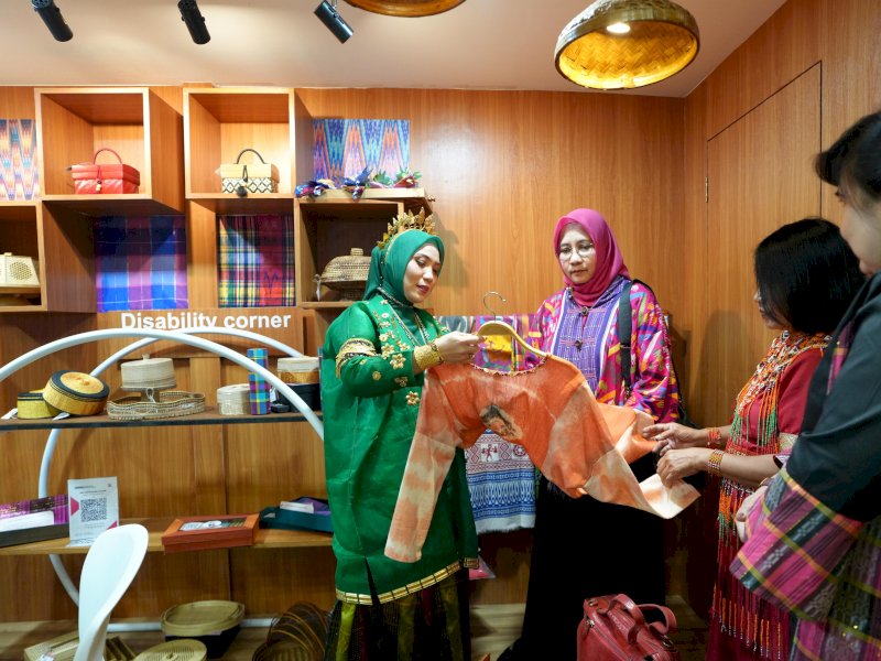 Dekranasda Provinsi Sulsel ikut berpartisipasi pada penyelenggaraan Pameran Kerajinan Inacraft 2024, pada 28 Februari &ndash; 3 Maret 2024, di JCC Senayan, Jakarta Pusat. @Jejakfakta/dok. Pemprov Sulsel