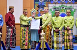 HUT Ke-64 Pangkajene Kepulauan, Pj Gubernur Sulsel Serahkan Bantuan dan Resmikan Proyek Pembangunan