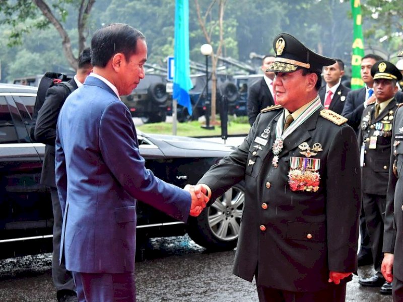 Presiden Jokowi dan Menhan Prabowo Subianto pada Rapat Pimpinan TNI-Polri Tahun 2024 di Markas Besar TNI, Cilangkap, Jakarta, Rabu (28/02/2024). (Foto: BPMI Setpres)