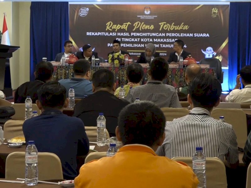 Rapat pleno terbuka rekapitulasi hasil perhitungan perolehan suara di tingkat Kota Makassar pada Pemilu 2024. @Jejakfakta/Atri