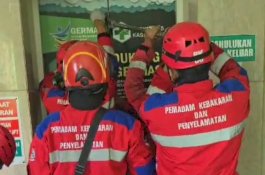 Terjebak di Lift, Petugas Damkar Makassar Berhasil Evakuasi Petugas Puskesmas Kassi-Kassi