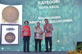 Kedua Kalinya, Bupati Bulukumba Andi Utta Terima Piala Adipura