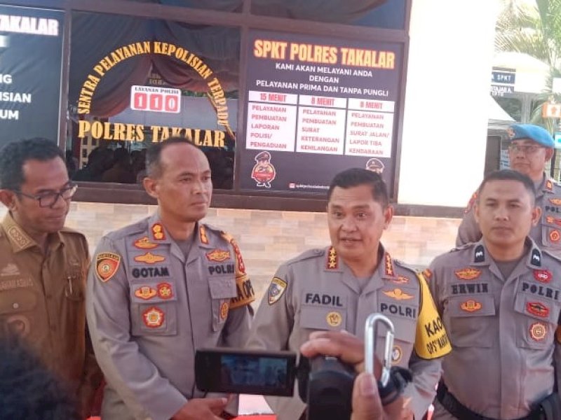 Kabaharkam Polri Komjen Moh Fadil Imran saat memberikan keterangan pers di Mapolres Takalar, Senin (4/3/2024). @Jejakfakta/Samsir
