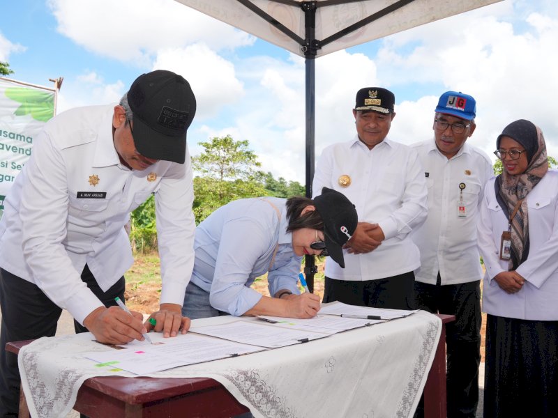 GGF bersama Pemprov Sulsel melakukan penandatanganan MoU budidaya pisang cavendish, di Desa Pacellekang, Kecamatan Pattallassang, Kabupaten Gowa, Rabu (6/3/2024). @Jejakfakta/dok. Humas Pemprov Sulsel