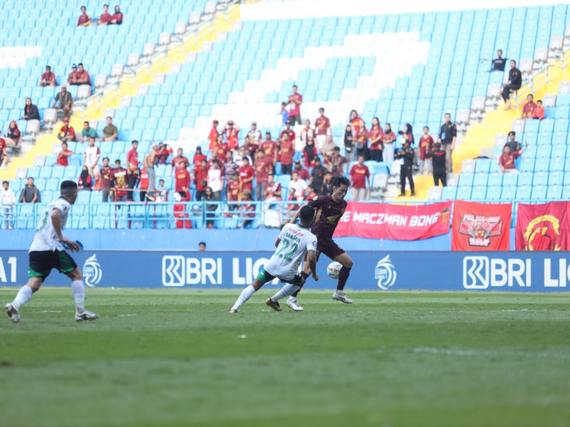 PSM Makassar menang 2-1 saat menjamu PSS Sleman saat laga lanjutan Liga 1 2023/2024 di Stadion Batakan, Balikpapan, Jumat (8/3/2024). @Jejakfakta/Foto: Media PSM 