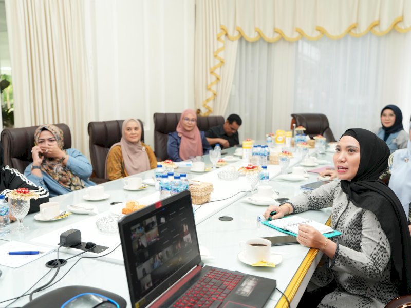 Penjabat Ketua Dekranasda Sulsel, Sofha Marwah Bahtiar, menjelaskan terkait rencana kegiatan amal di bulan Ramadan 1445 Hijriah. @Jejakfakta/dok. Humas Pemprov Sulsel