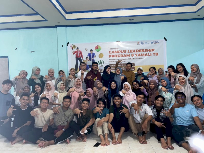 50 orang mahasiswa MSIB tersebut siap berkontribusi dalam eliminasi TBC melalui magang Campus Leaders Program Batch 8 sebagai kemitraan Yamali TB bersama Bakrie Cente Foundation (BCF) melakukan sinkronisasi program dan KPI di Pantai Tanjung Bayam, Kota Makassar, Sabtu (9/3/2024). @Jejakfakta/Ist.