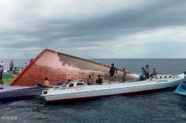 KM Dewi Jaya II Terbalik di Perairan Selayar, Tim SAR Temukan 12 Korban Selamat dan 2 Meninggal