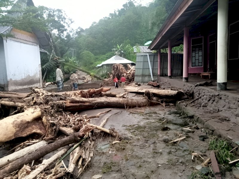 Dampak banjir dan longsor di Sumatera Barat. Sumber foto: PMI Provinsi Sumatera Barat