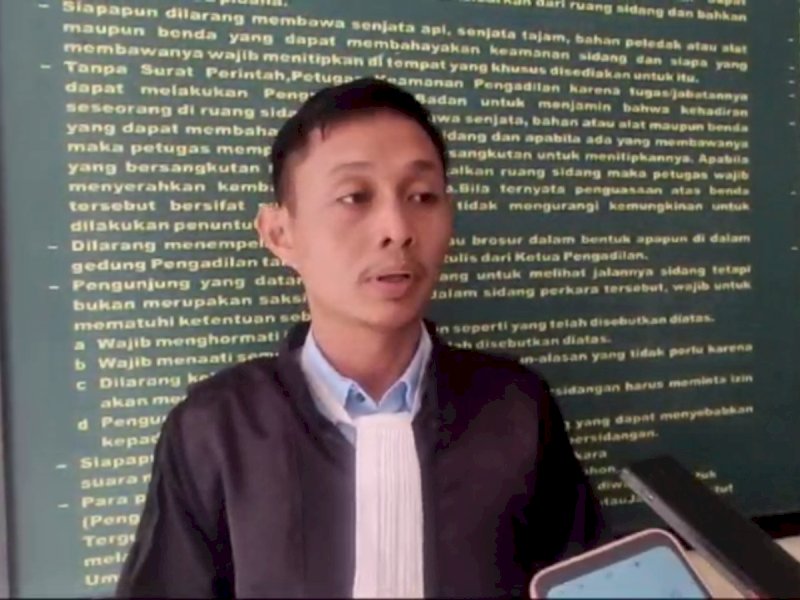  Jaksa Penuntut Umum (JPU) Ricardo Tricipto sat memberikan keterangan kepada wartawan di Pengadilan Negeri (PN) Maros, Kamis (14/3/2024) kemarin. @Jejakfakta/Atri