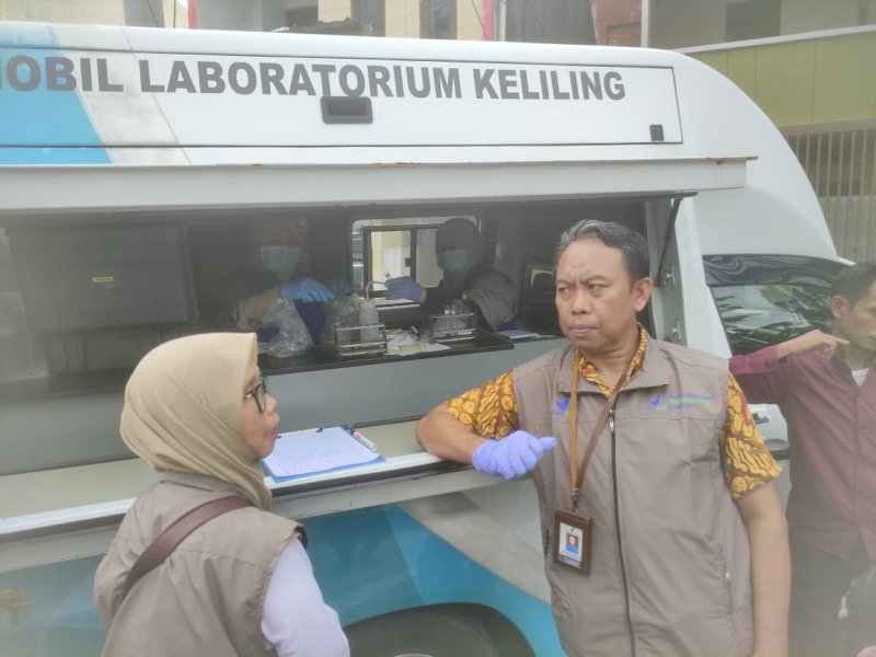BPOM) Kota Makassar melakukan kegiatan uji sampel makanan dalam intensifikasi pengawasan pangan takjil selama bulan Ramadan 1445 H di Pasar Pa' Baeng-baeng Makassar, Jumat (15/3/2024). @Jejakfakta/Atri