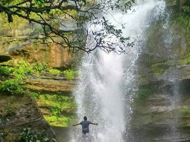 Ari Terjun Tembinus merupakan salah satu objek wisata yang berada di Kecamatan Sepaku, Kabupaten Penajam Paser Utara (PPU), Kalimantan Timur.(Dok. Traveling Yuk)