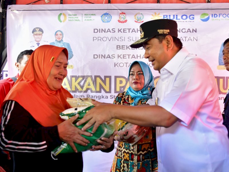 Pj Gubernur Sulsel Bahtiar Baharuddin,  meninjau Gerakan Pangan Murah (GPM) di sejumlah titik di Kota Makassar, Minggu (17/3/2024). @Jejakfakta/dok. Humas Pemprov Sulsel