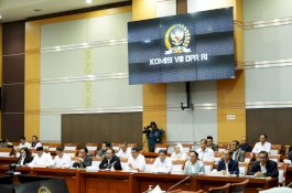 Menag Jelaskan ke DPR: KUA Tempat Nikah Semua Agama Itu Soal Administrasi, bukan ....