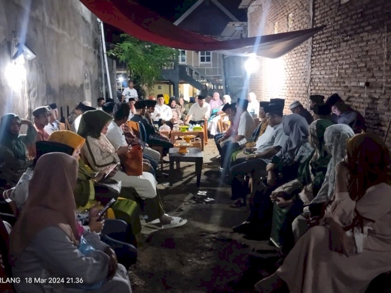 Bupati Andi Utta bersama Wakil Bupati Andi Edy Manaf juga menggelar dialog usai shalat tarwih bersama di Turungan Beru Kelurahan Bontokamase, Kecamatan Herlang, Senin (18/3/2024) kemarin. @Jejakfakta/dok. Humas Pemkab Bulukumba